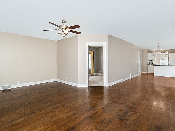 4th image of 1124 S Harvey Ave
