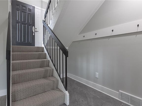 5th image of 10863 Rosehill Rd