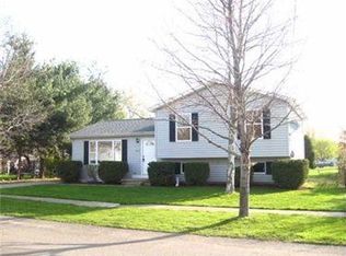 1029 Spruce Tree Dr, Girard, PA 16417