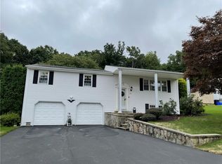 26 Buchanan St, Johnston, RI 02919