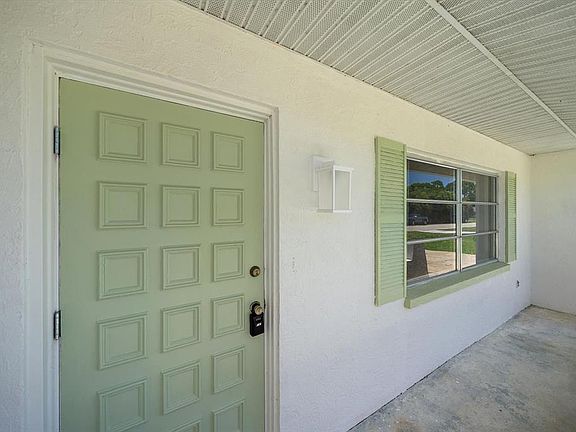 2nd image of 987 QUEEN ROAD