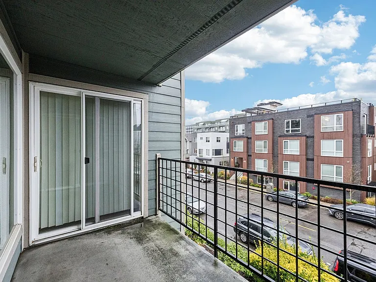 University Court Apartments — Photo 19