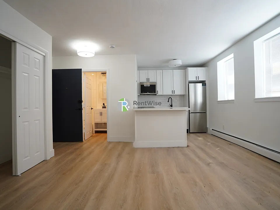 737 E 7th St #3