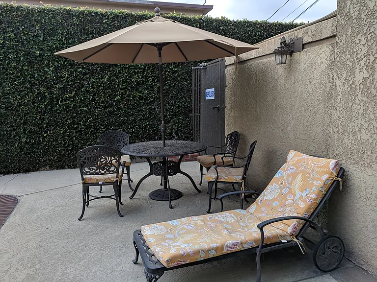 221 S Oak Knoll Ave — Photo 23