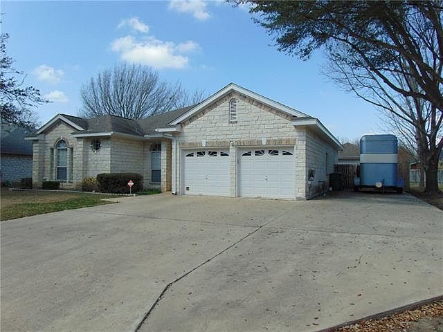 1st image of 1304 Willow Brook Trl