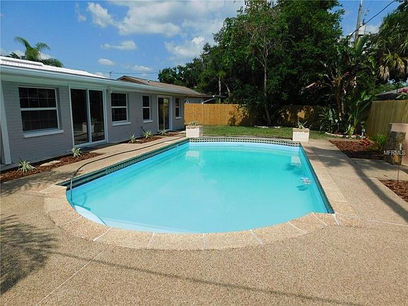 4th image of 2671 South Dr