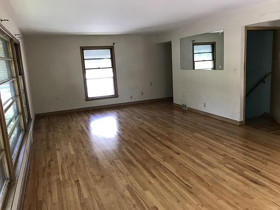 2nd floor living room