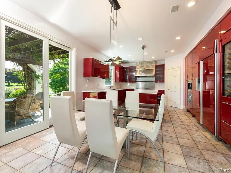53 Pembroke Dr — Photo 17