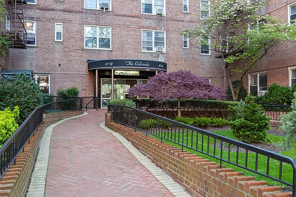 Sold by Douglas Elliman | media 27