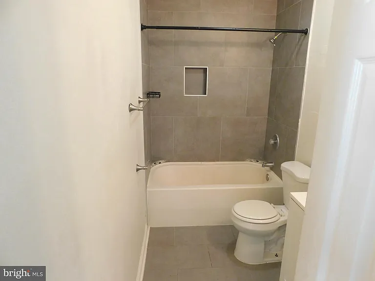 2427 Lakeview Ave #2D — Photo 6