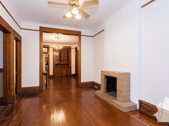2nd image of 858 W Newport Ave APT 2P