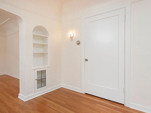 5th image of 608 Belmont Ave E