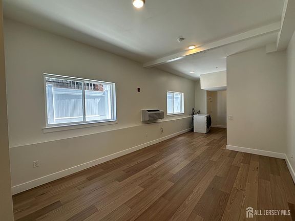 4th image of 213 French St APT 1