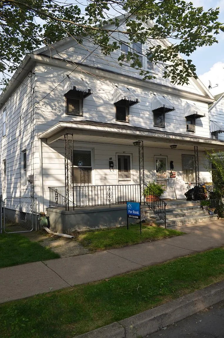 63 Penn St photo 1