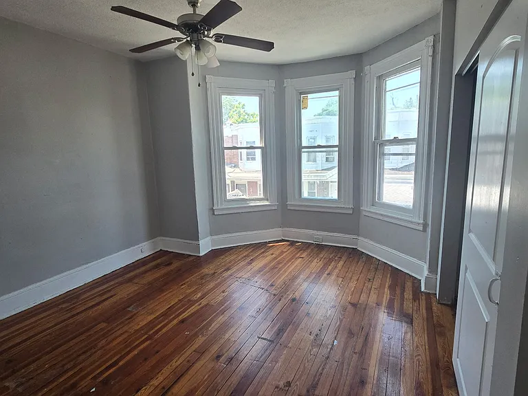 1249 N Alden St — Photo 13