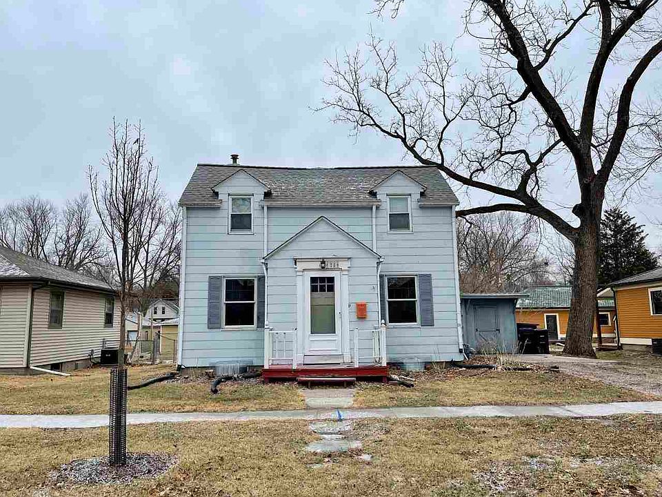 1008 E Bloomington St, Iowa City, IA 52245 | Zillow