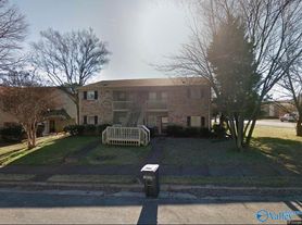 6209 Friar Tuck Dr NW