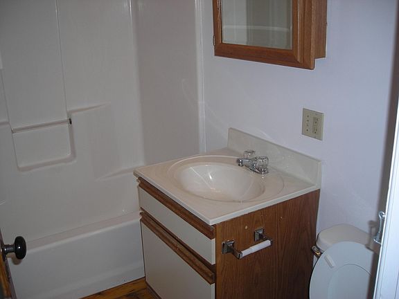 4th image of 106 Woodlawn Ave #1
