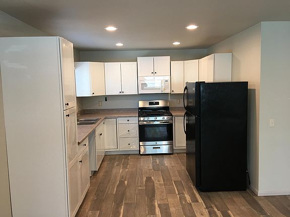3rd image of 318 N Glenwood Pl