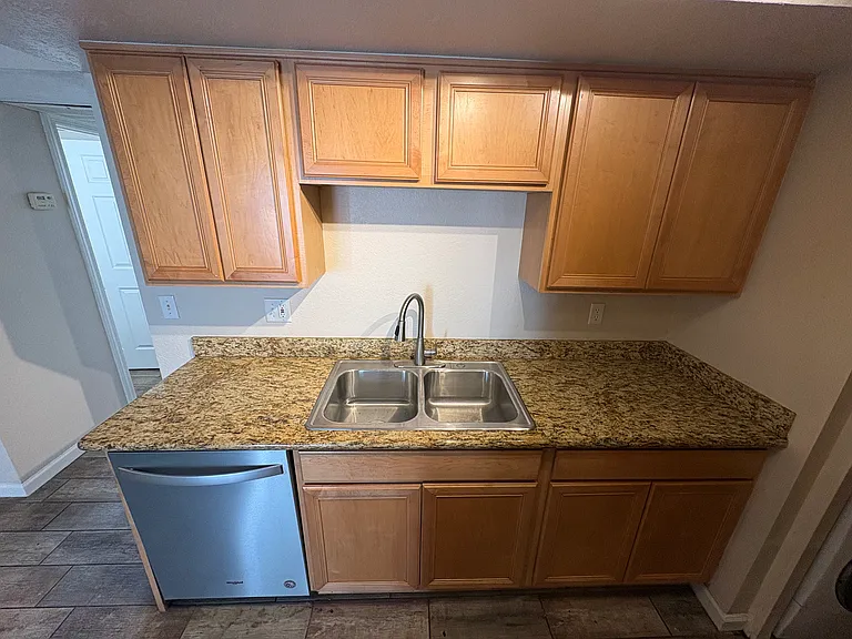 740 W Elm St #243 — Photo 9