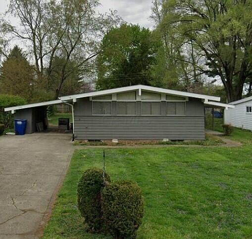1st image of 1082 Woodlawn Ave