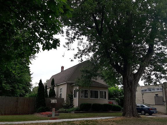 3rd image of 509 S Elm St