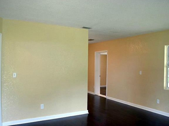 3rd image of 2632 Canal Dr N