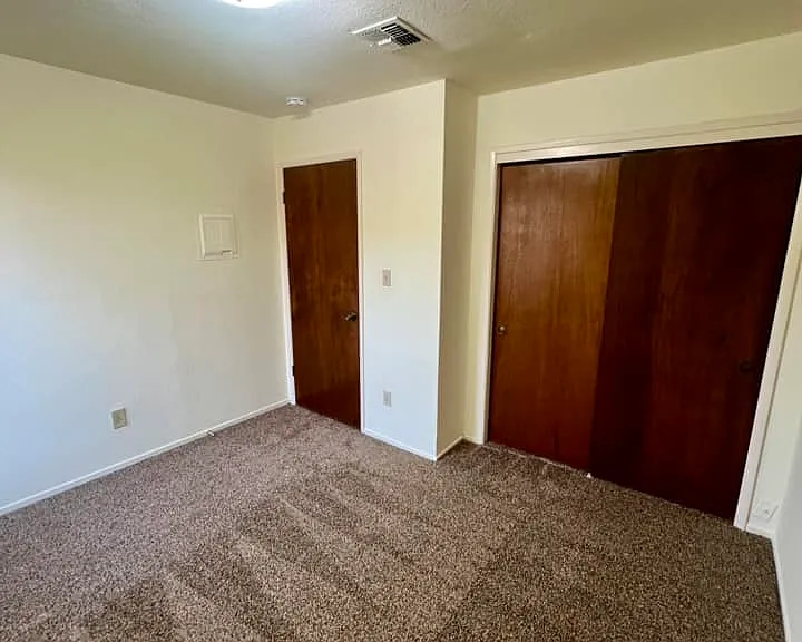 1418 Sylvan Ave — Photo 8