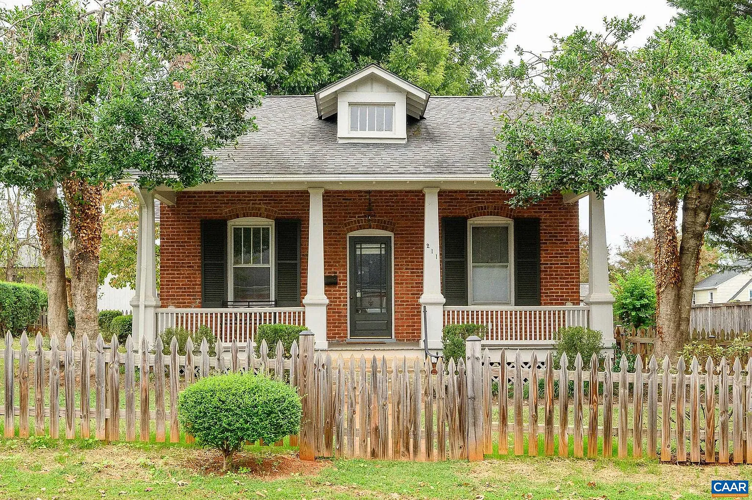 211 Robertson Ave photo 1