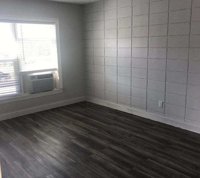 2nd image of 2026 4th St S APT 09