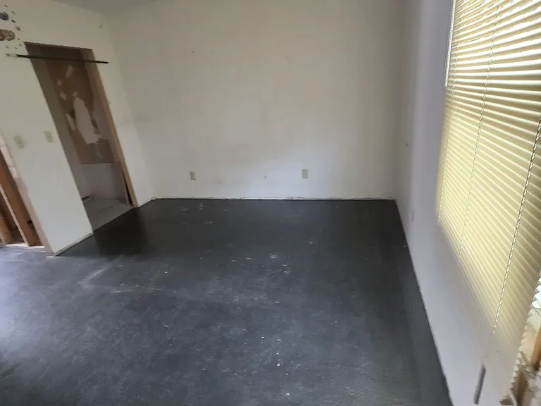420 W State St — Photo 6