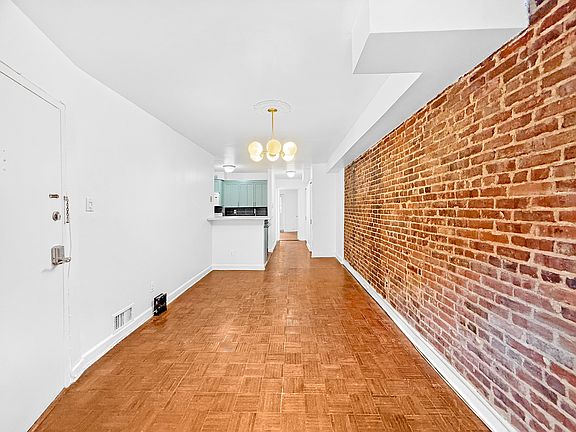 2nd image of 265 Saint James Pl APT 1