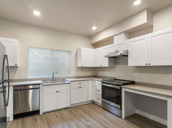6020 N Astor St #15