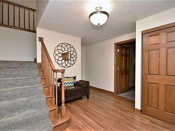 3rd image of 33585 Seneca Dr