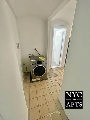 Rented by New York City Apartments | media 6