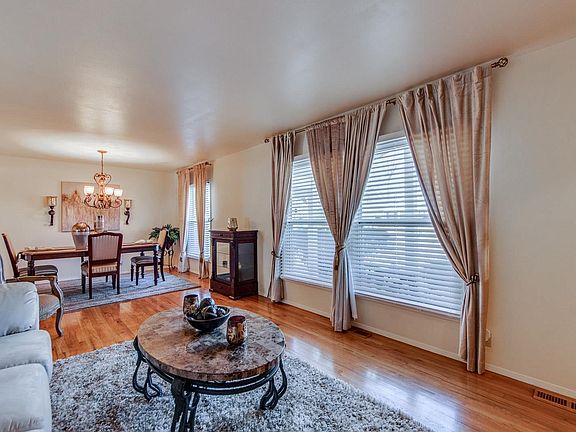 4th image of 2260 Wedgwood Dr W