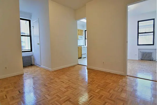 Rented by M.Grossman R.E. Management | media 2