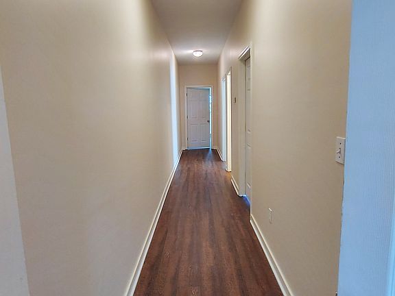 5th image of 208 Hawthorne Dr #B