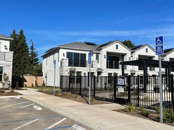 556 W Balsam Ln, Clovis, CA 93611