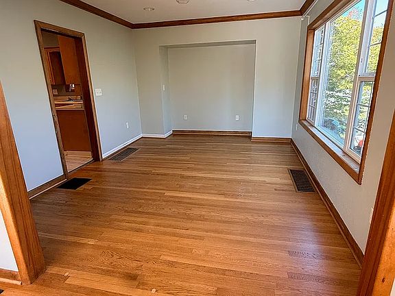 2nd image of 8529 SE Alder St