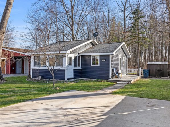 1427 Shepard St, Crystal, MI 48818