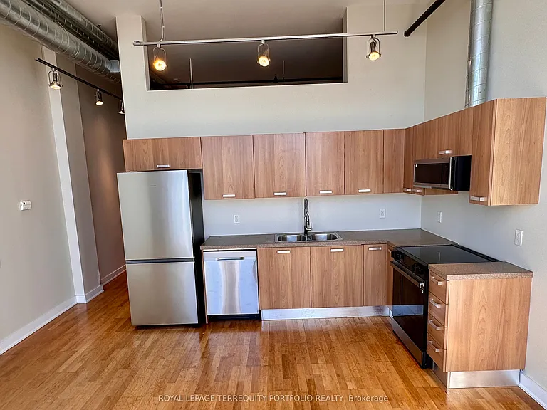 43 Hanna Ave #418 — Photo 1