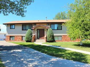 611 19th Ave SE APT 1, Minot, ND 58701