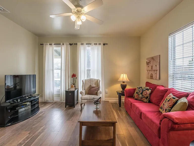 709 Marshall St #A — Photo 3