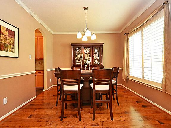 3rd image of 3302 Five Oaks Dr