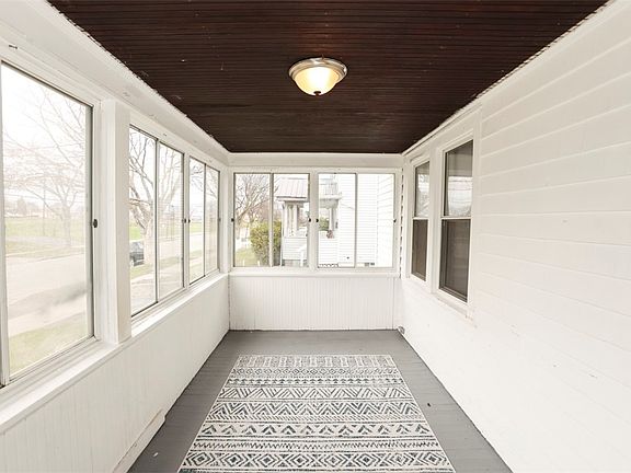 5th image of 1008 Glide St