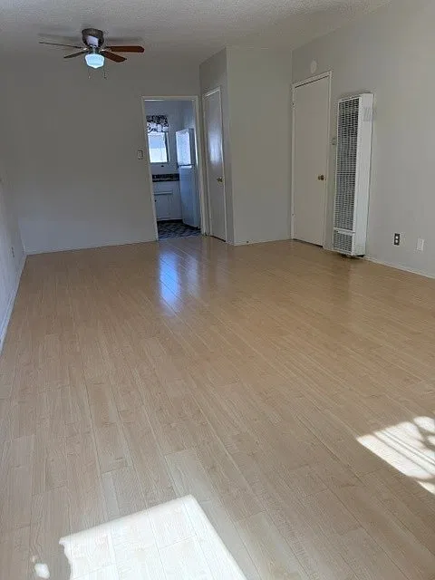 2 bed, 800 sqft, $2,400 — Photo 4
