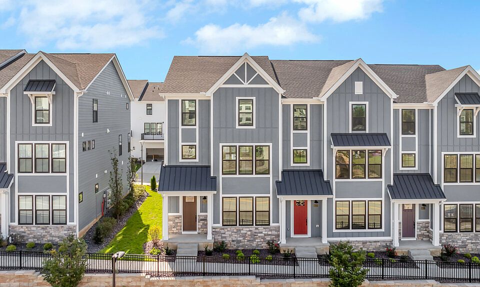 Front of building from Wildhorse Creek Rd.