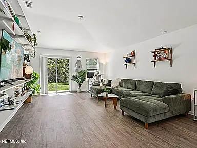 2287 Shady Breeze Ln — Photo 2