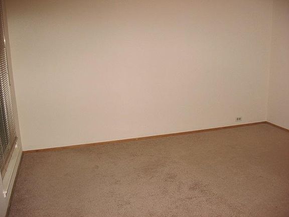 4th image of 112 Locksley Ave APT 2